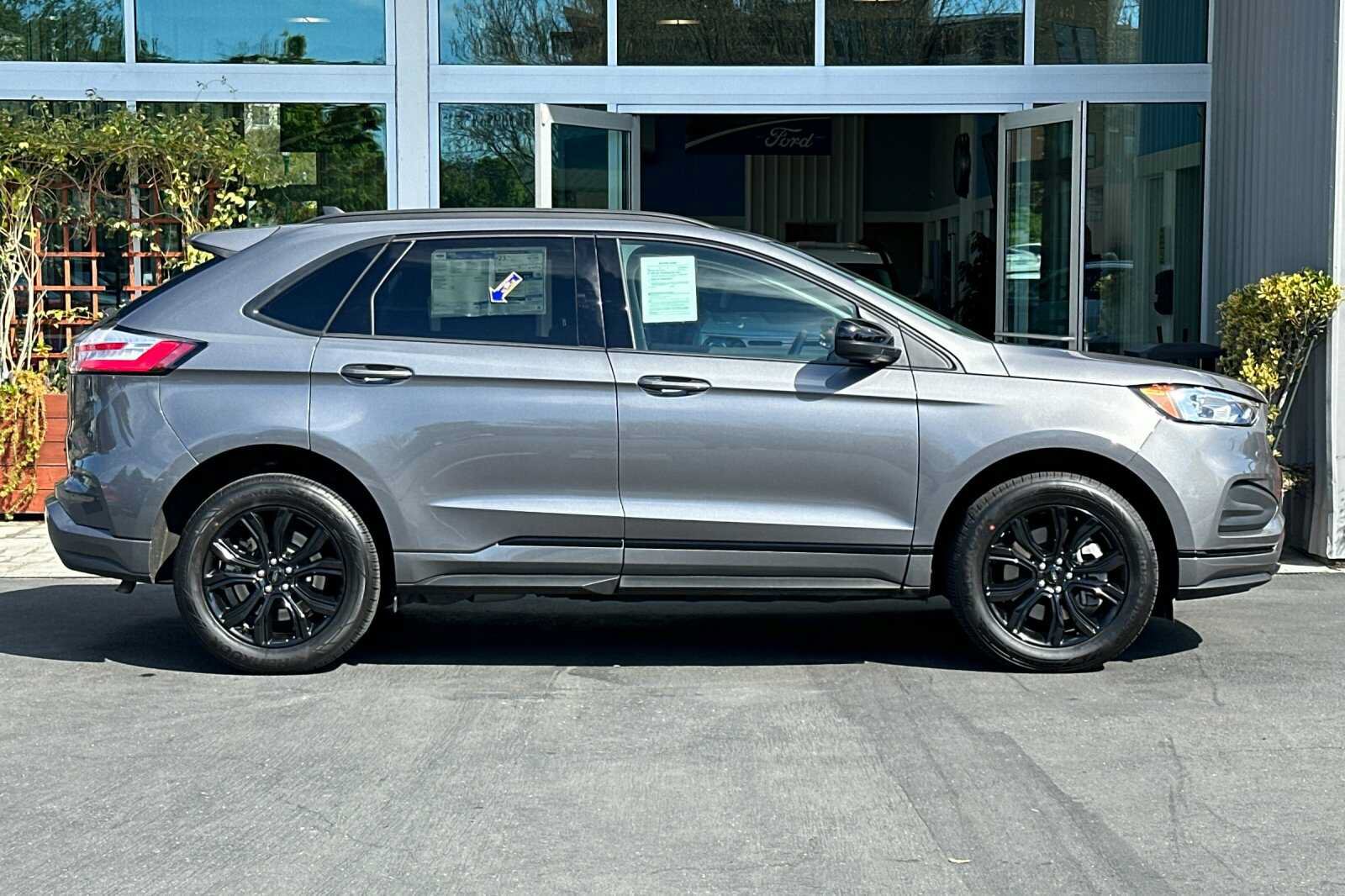 New 2024 Ford Edge SE w/ Black Appearance Package AWD/4WD image 3