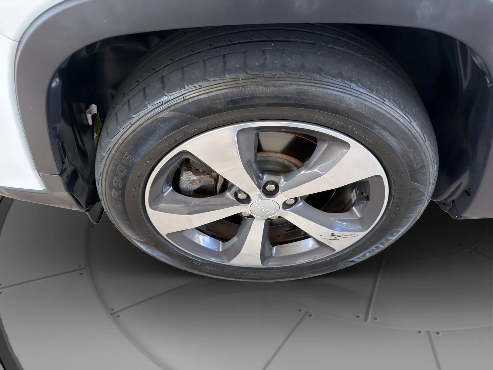 Used 2019 Jeep Cherokee Limited FWD image 24