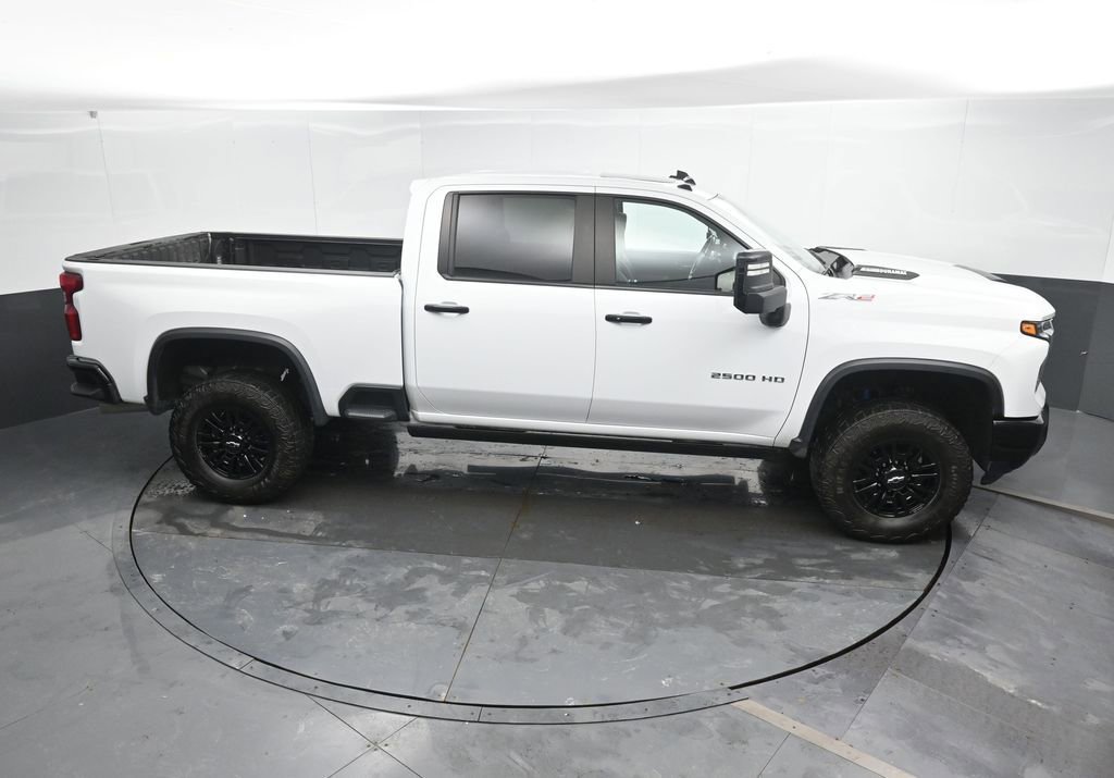 Used 2024 Chevrolet Silverado 2500 ZR2 w/ Technology Package image 38