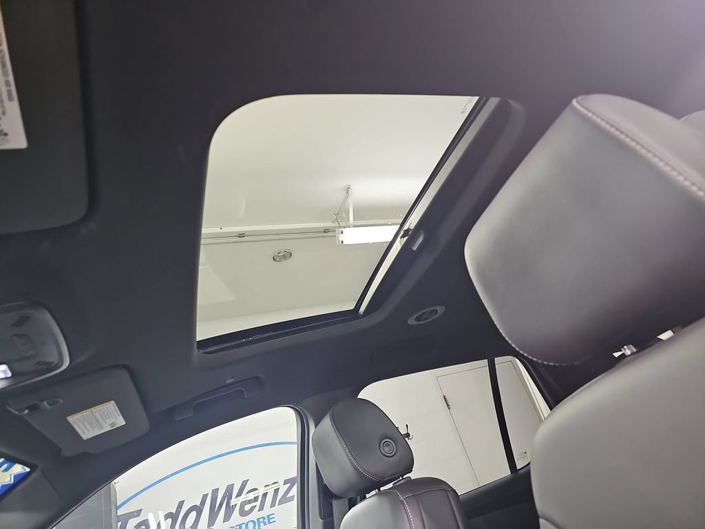 Used 2023 Chevrolet Traverse LT w/ LT Premium Package AWD/4WD image 36