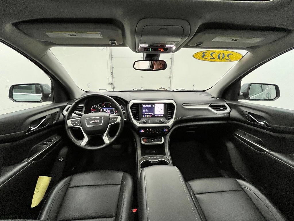 Used 2023 GMC Acadia SLT w/ Preferred Package AWD/4WD image 4