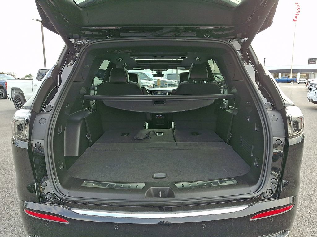 Used 2024 Buick Enclave Avenir w/ Avenir Technology Package image 31