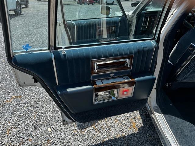 Used 1988 Cadillac Brougham Base image 28