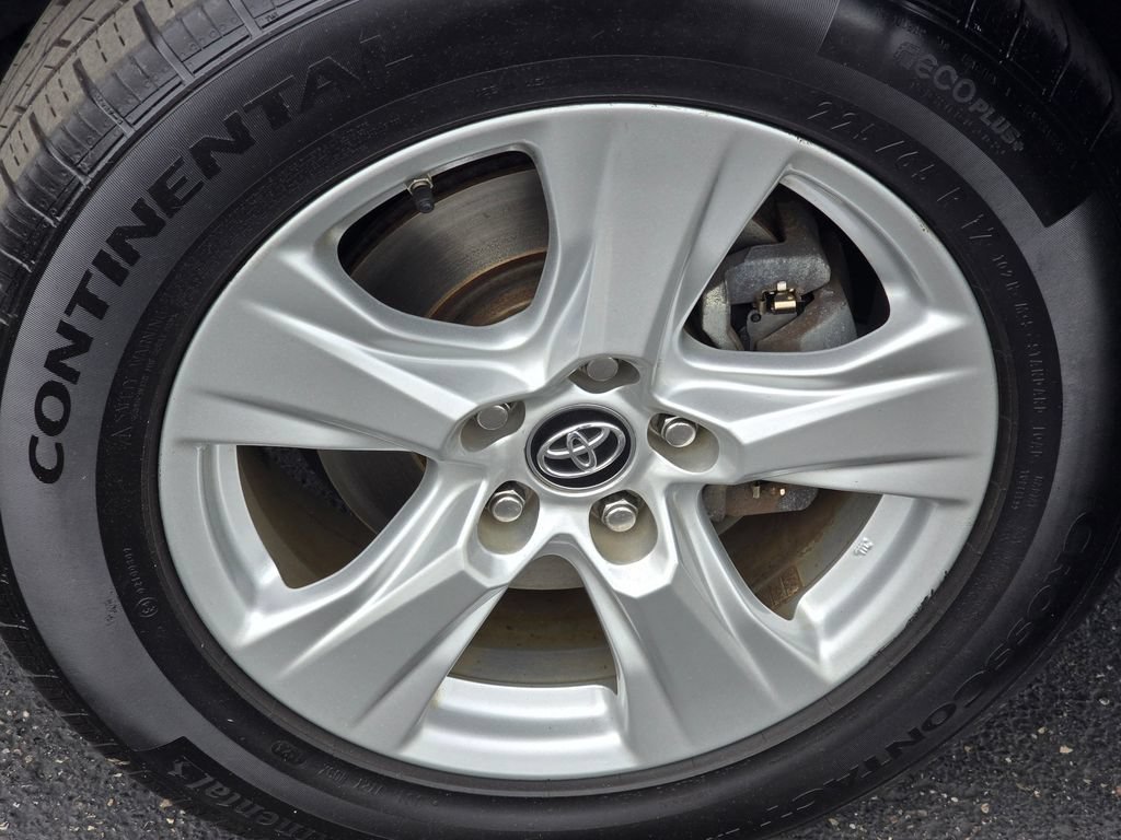 Used 2020 Toyota RAV4 LE AWD/4WD image 10