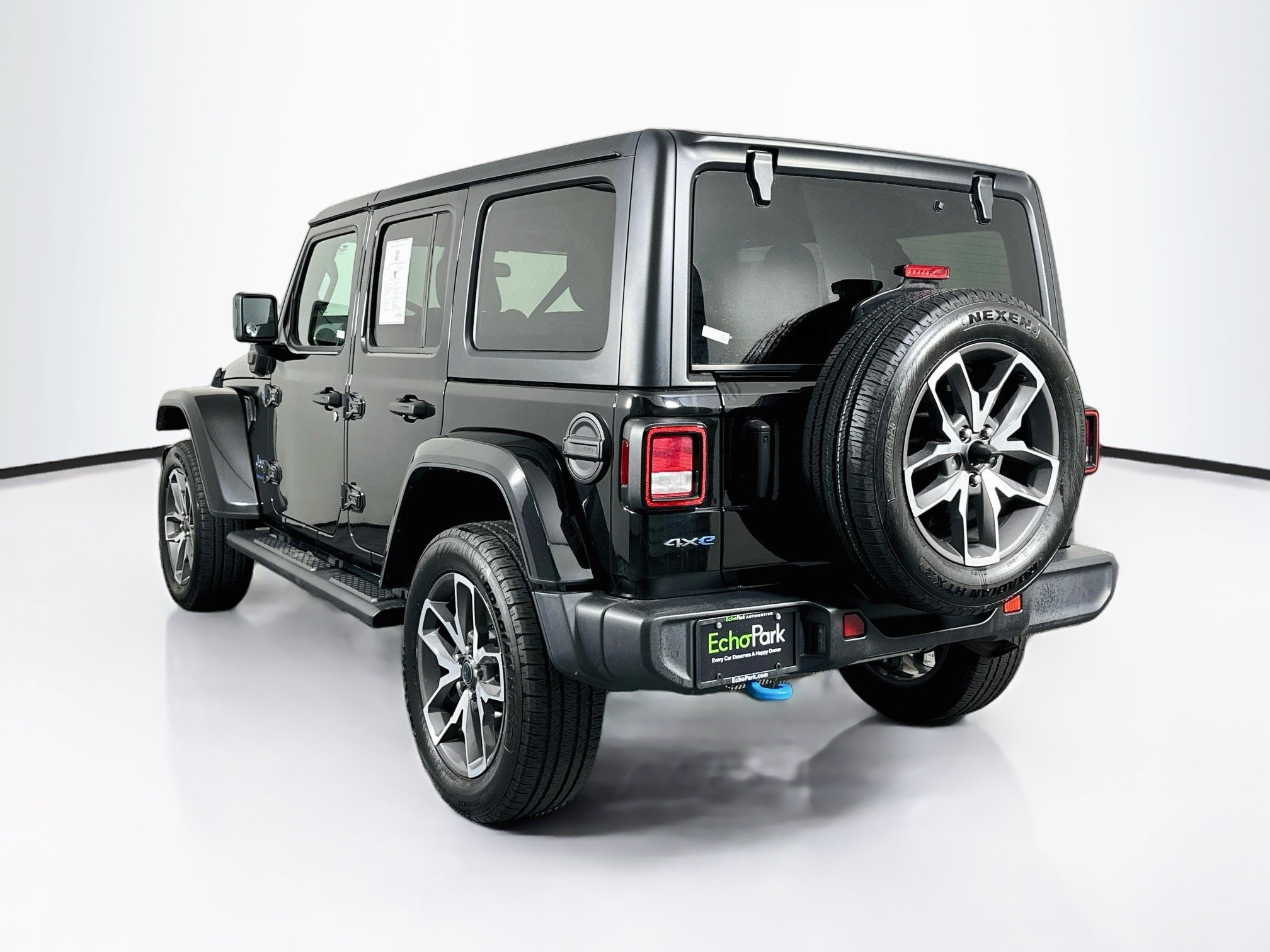 Used 2024 Jeep Wrangler Unlimited w/ Convenience Group AWD/4WD image 5