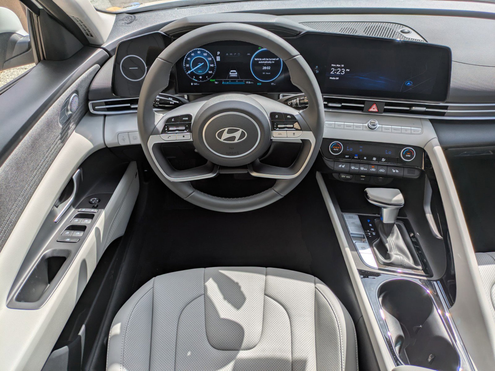 Used 2025 Hyundai Elantra Limited image 15