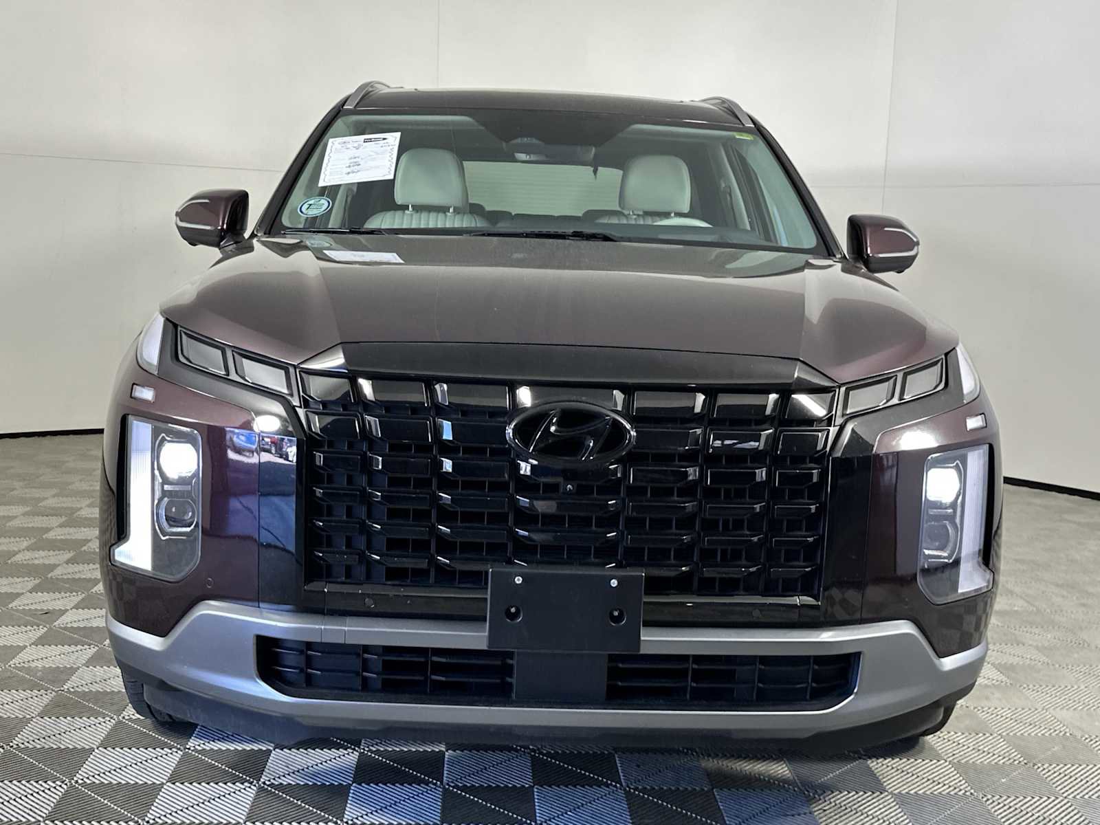 Used 2024 Hyundai Palisade Limited image 3