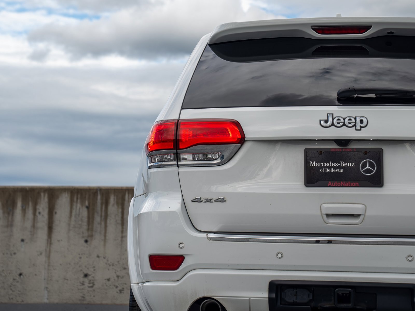 Used 2020 Jeep Grand Cherokee Overland AWD/4WD image 9
