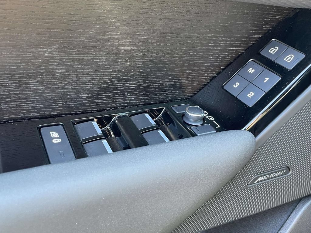 Used 2023 Land Rover Range Rover Velar S AWD/4WD image 35