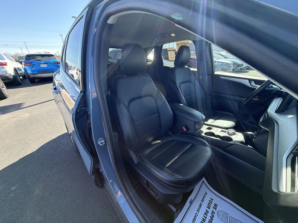 Used 2025 Ford Escape Platinum AWD/4WD image 30