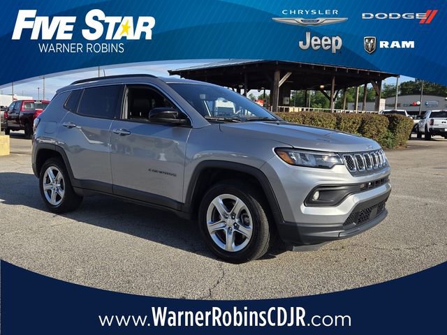 Used 2024 Jeep Compass Latitude AWD/4WD image 1