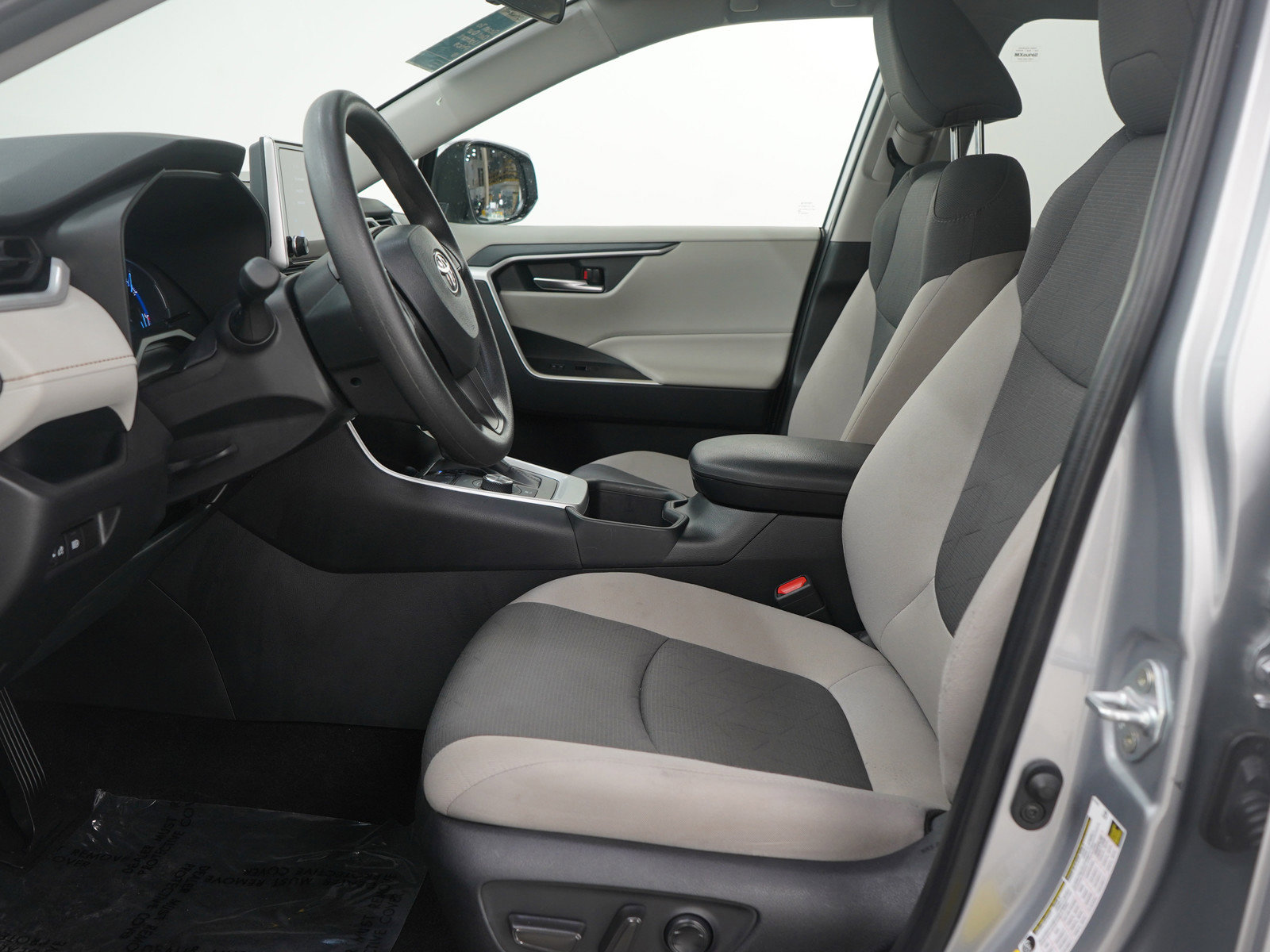 Used 2025 Toyota RAV4 XLE image 22