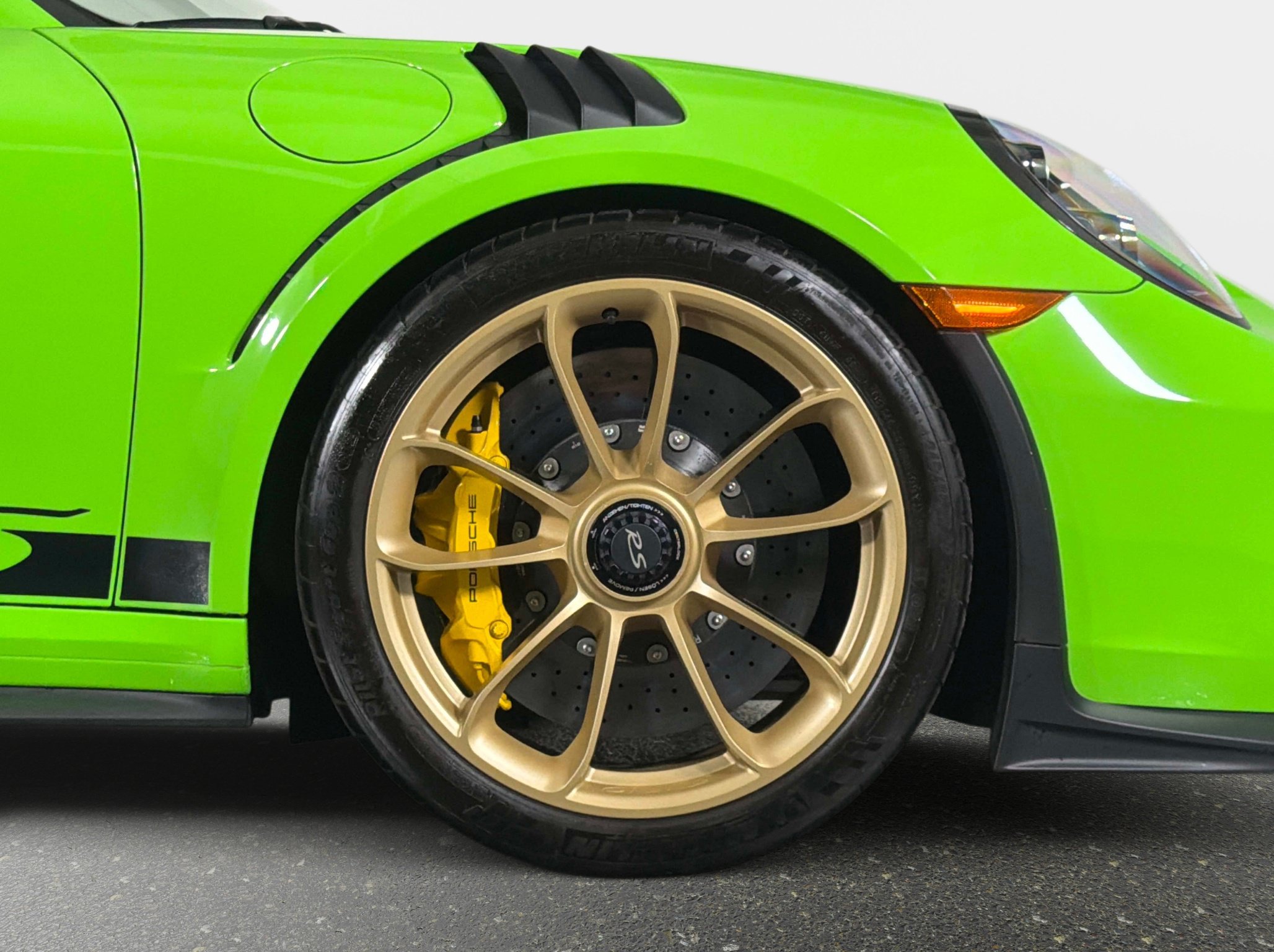 Used 2019 Porsche 911 GT3 RS RWD image 3