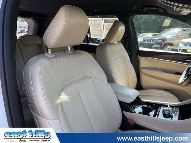 Used 2023 Jeep Grand Cherokee Limited AWD/4WD image 27