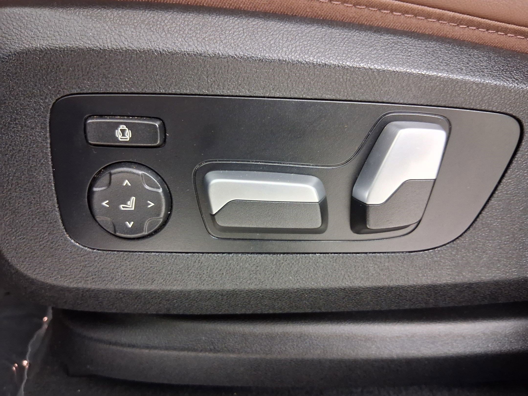 Used 2023 BMW X5 sDrive40i w/ Climate Comfort Package image 13