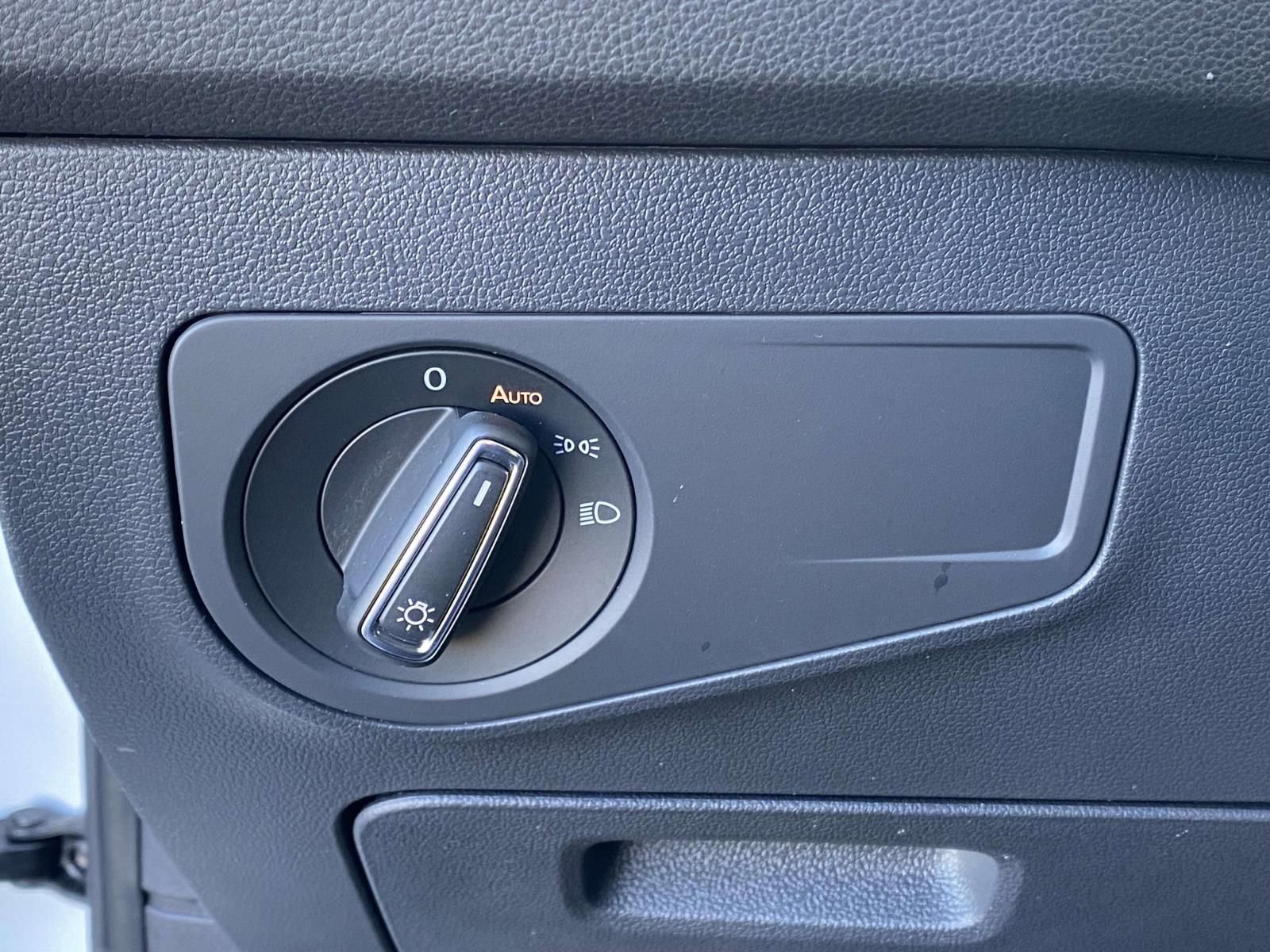 Used 2024 Volkswagen Tiguan SE image 18