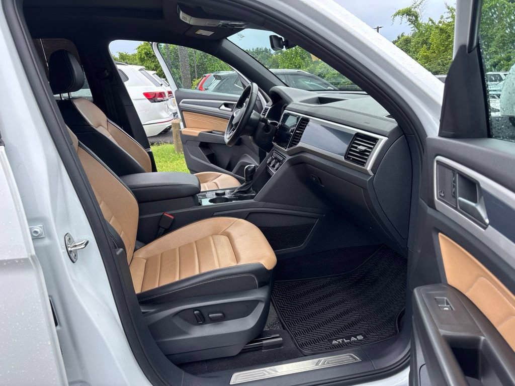 Certified 2023 Volkswagen Atlas Cross Sport SEL Premium R-Line AWD/4WD image 24