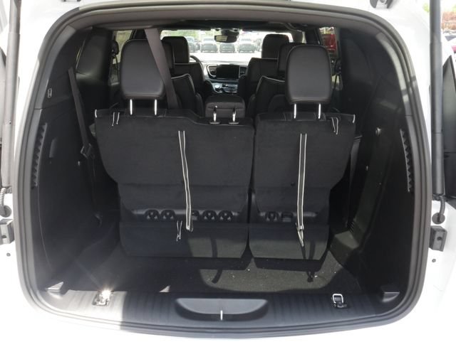 New 2027 Chrysler Pacifica Limited w/ S Appearance Package AWD/4WD image 12