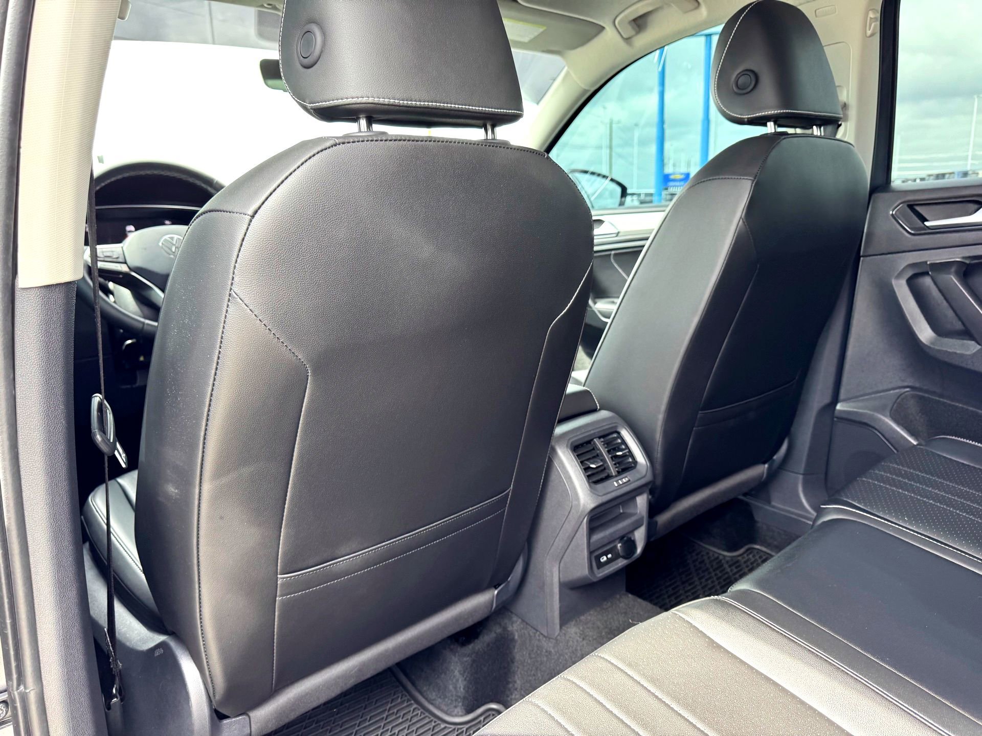 Used 2024 Volkswagen Tiguan SE FWD image 18