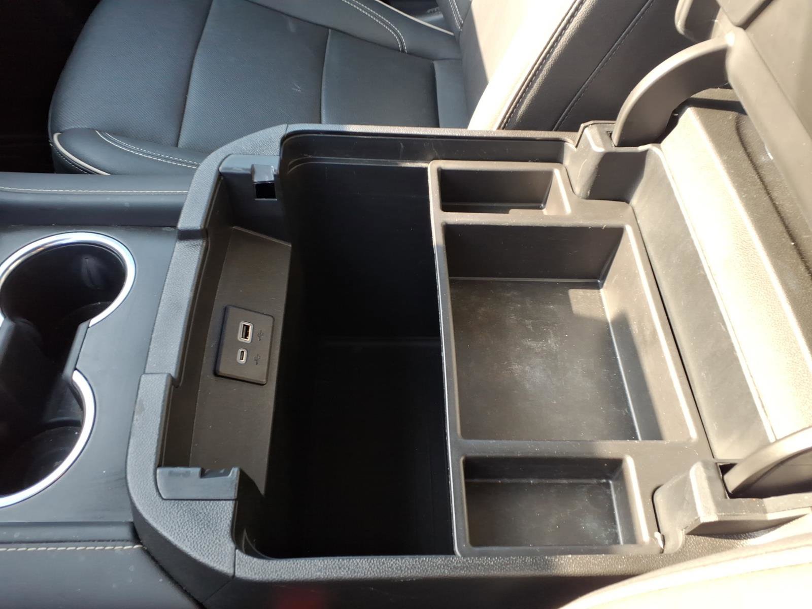 Used 2023 GMC Yukon SLT w/ SLT Premium Package image 17