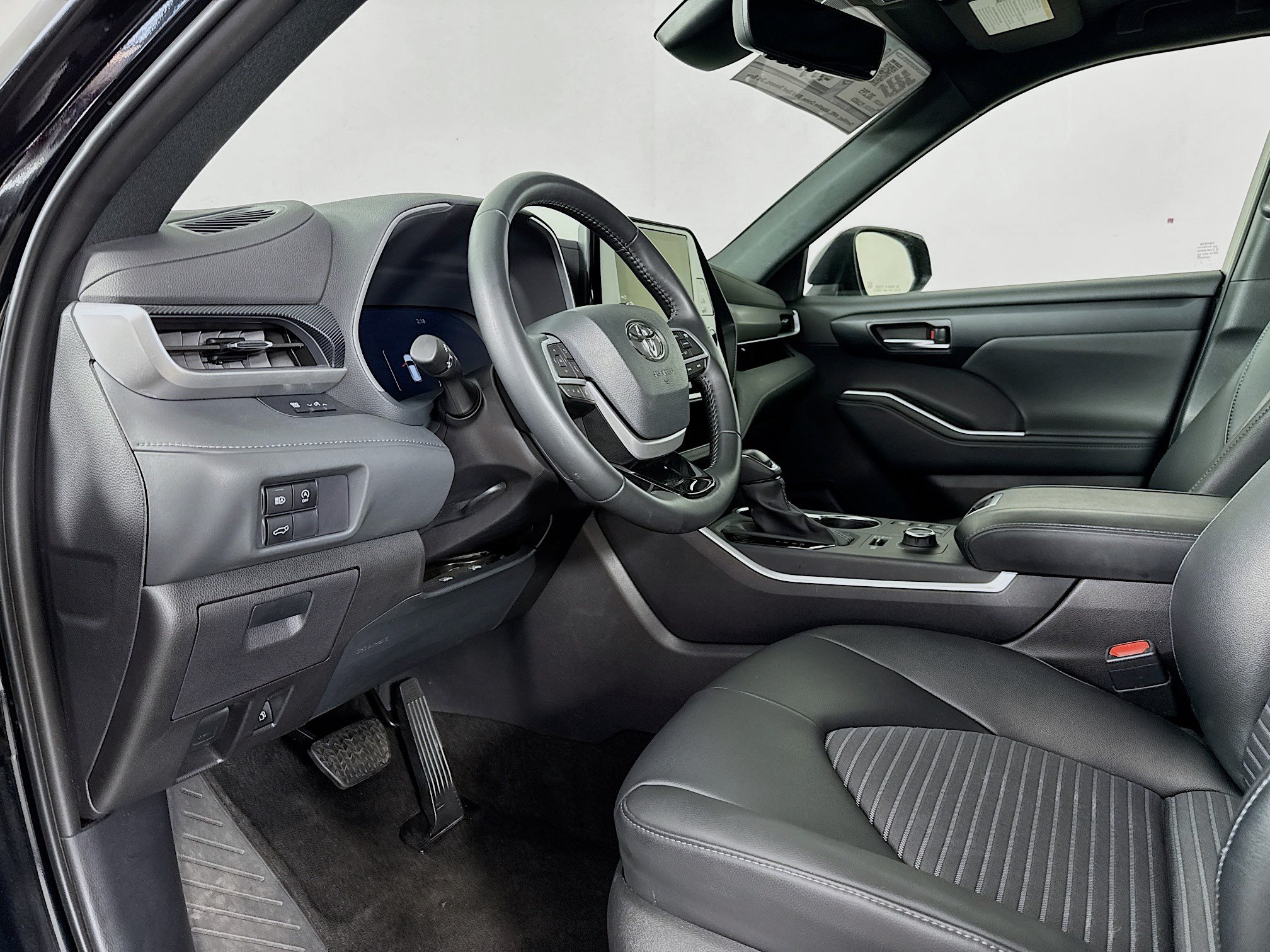 Certified 2025 Toyota Highlander XSE AWD/4WD image 9