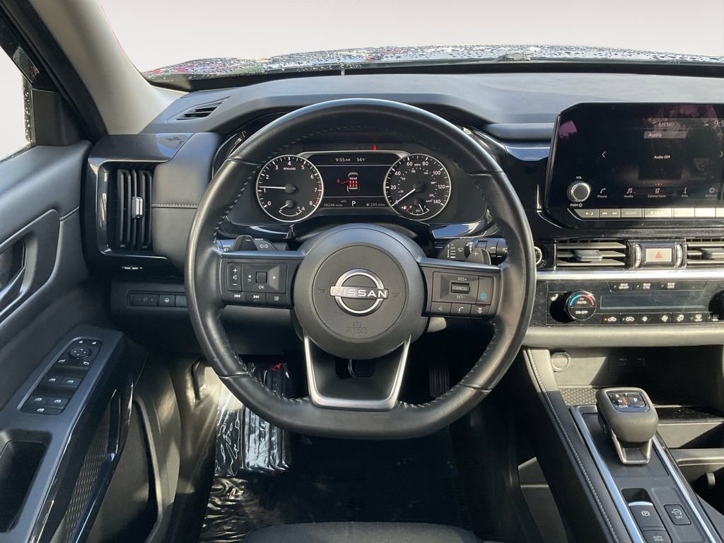 Used 2024 Nissan Pathfinder SV image 17