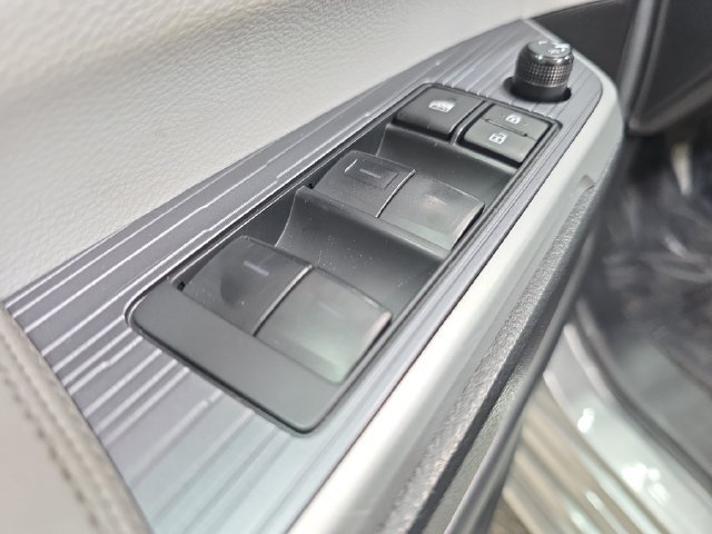 Certified 2025 Toyota Sienna XLE FWD image 23