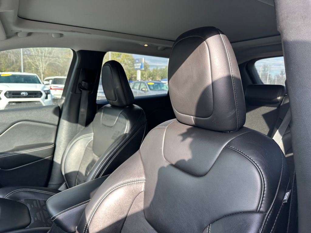 Used 2022 Jeep Cherokee Latitude w/ Sun & Sound Group image 35