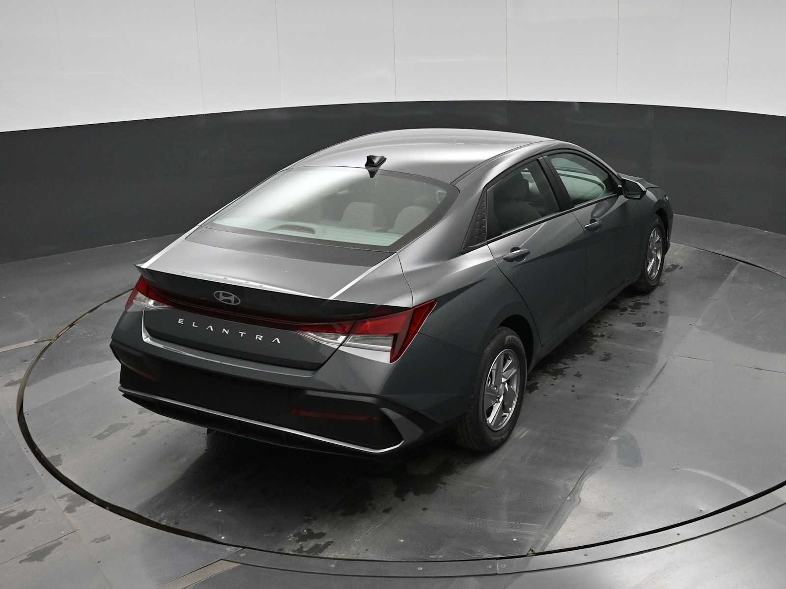 New 2026 Hyundai Elantra SE FWD image 28