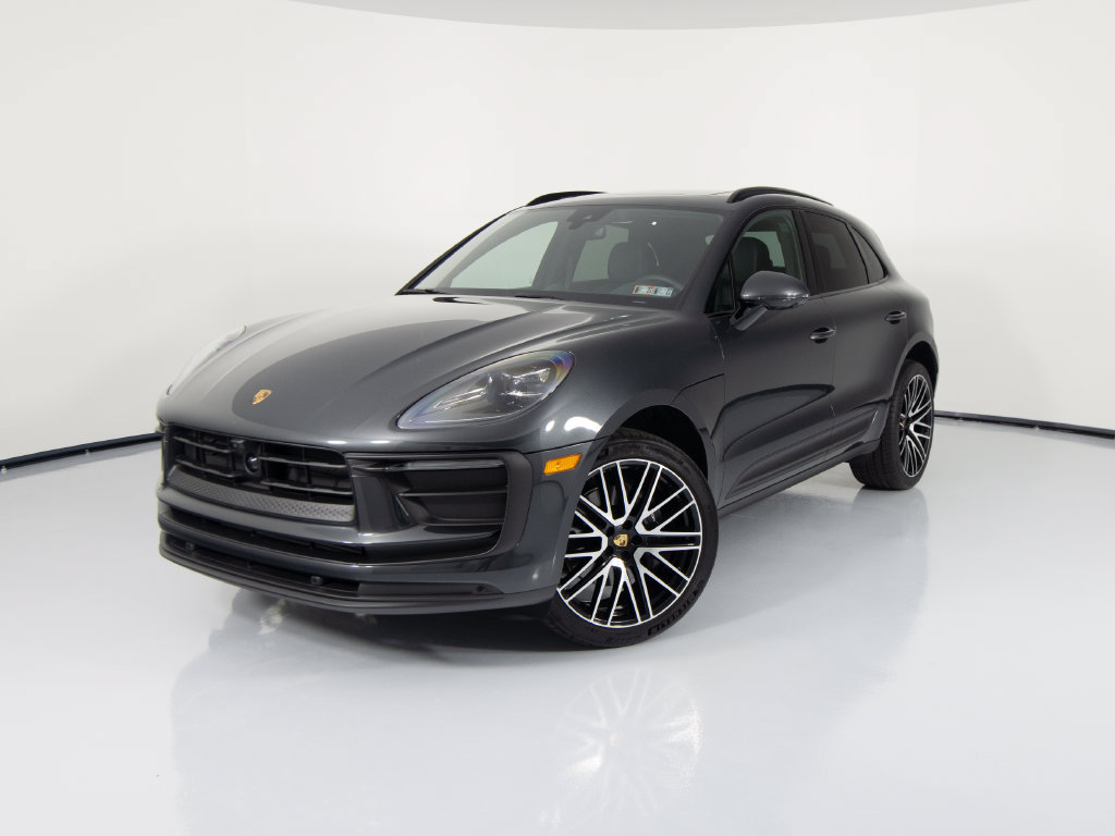 Certified 2026 Porsche Macan AWD/4WD image 6
