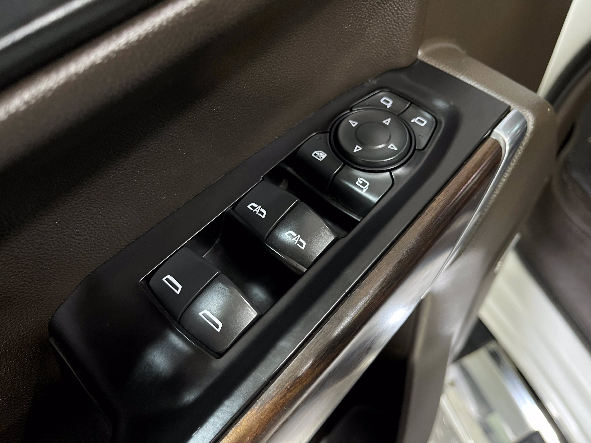 Used 2019 GMC Sierra 1500 SLT w/ SLT Premium Plus Package AWD/4WD image 16