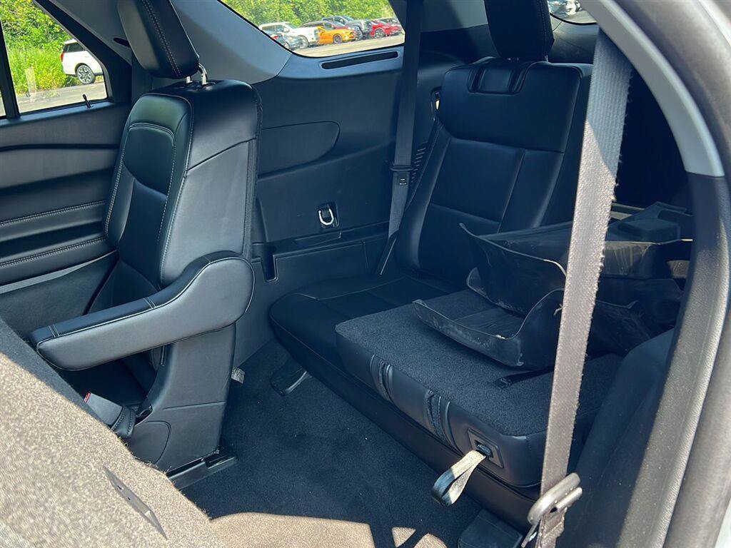 Used 2023 Ford Explorer XLT w/ Equipment Group 202A AWD/4WD image 21