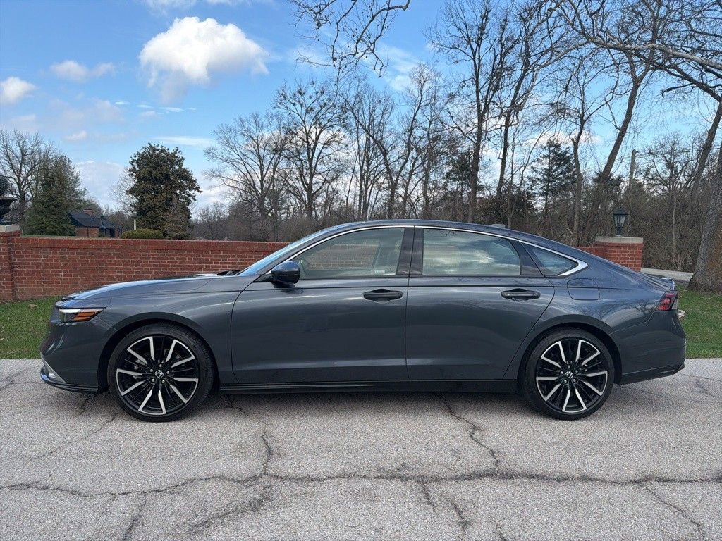Used 2024 Honda Accord Touring image 2