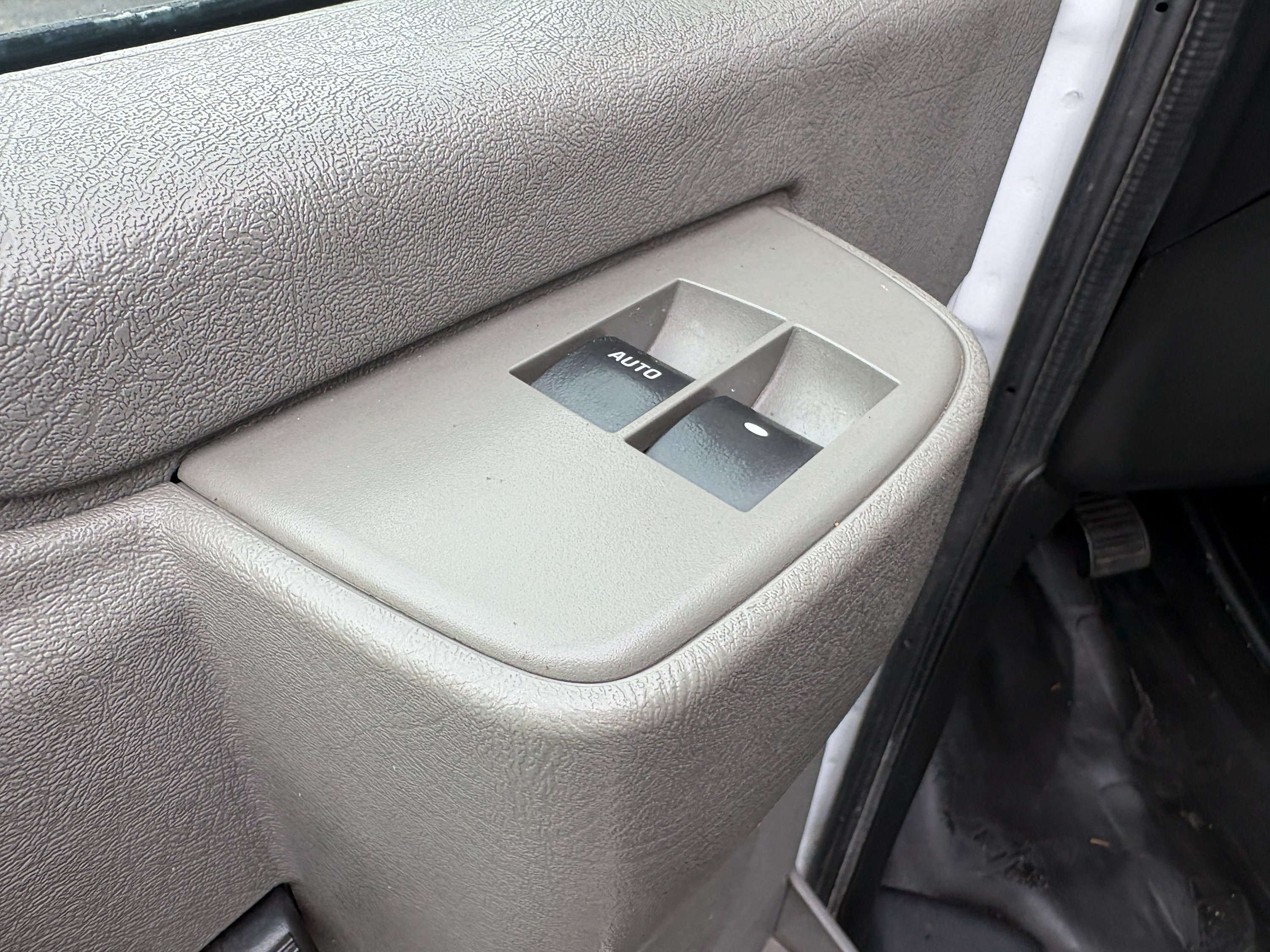 Used 2017 Chevrolet Express 3500 RWD image 24