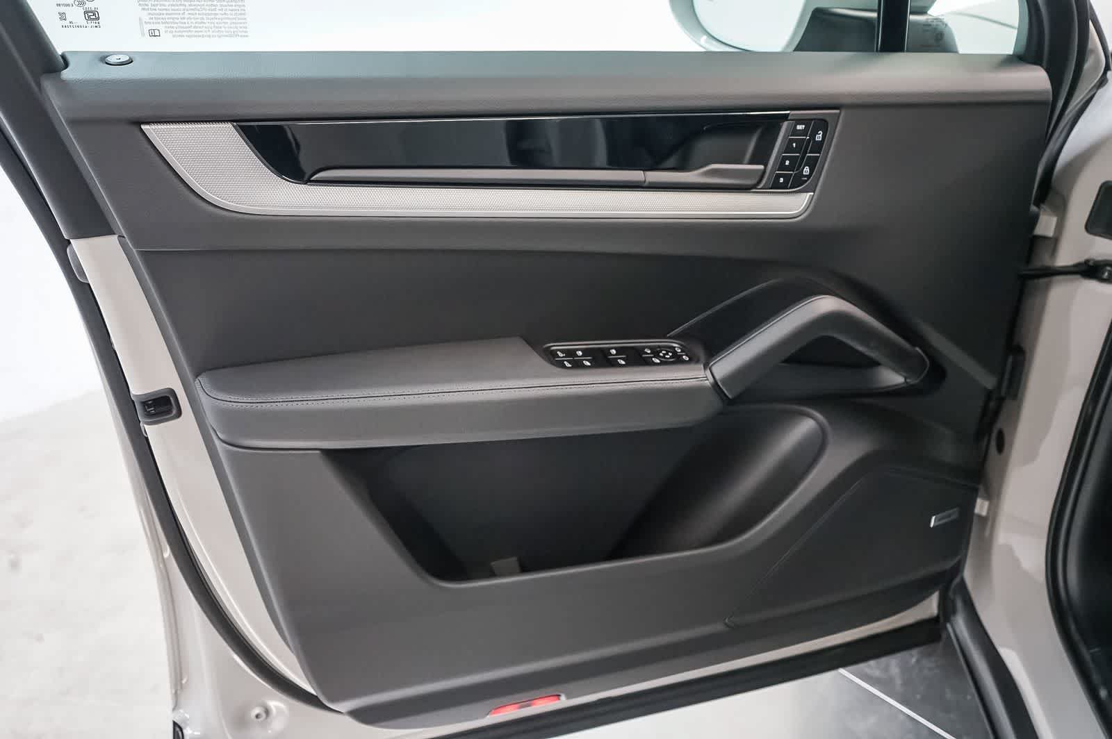 New 2026 Porsche Cayenne Coupe AWD/4WD image 26