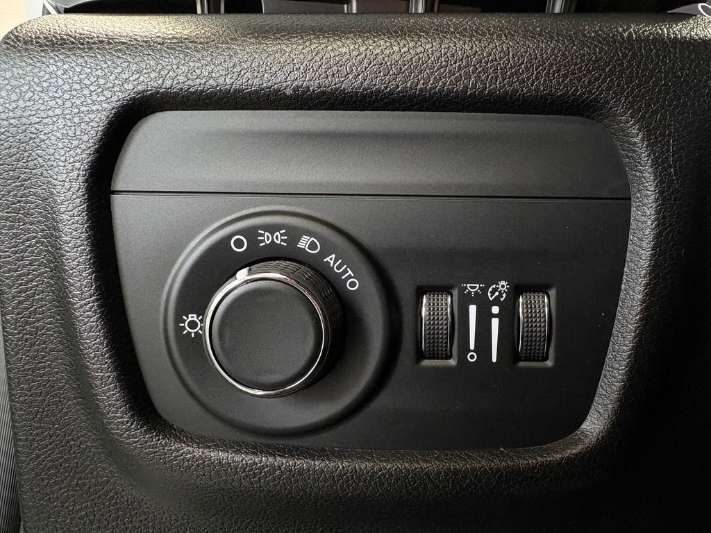 Used 2023 Jeep Grand Cherokee L Laredo w/ Luxury Tech Group I image 23