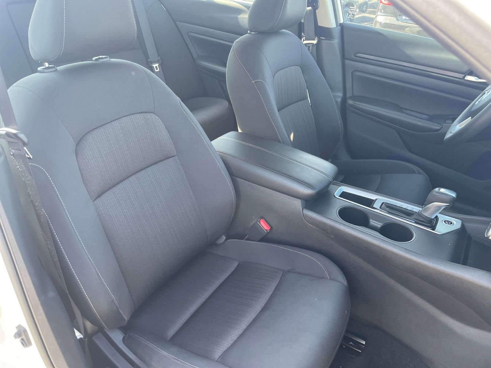 Used 2025 Nissan Altima 2.5 SV FWD image 36