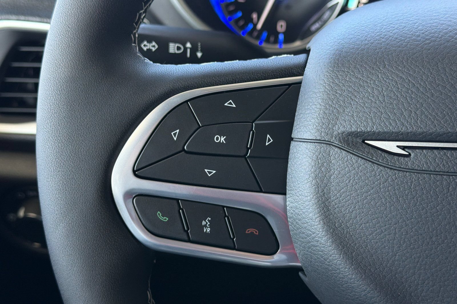 New 2027 Chrysler Pacifica Select w/ Family Tech Group AWD/4WD image 29