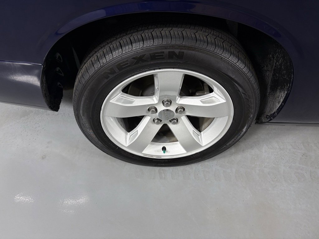 Used 2014 Dodge Challenger SXT image 11