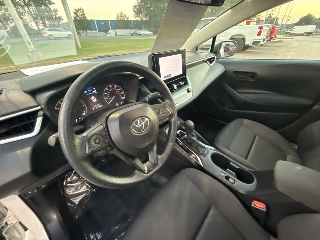Used 2025 Toyota Corolla LE FWD image 14