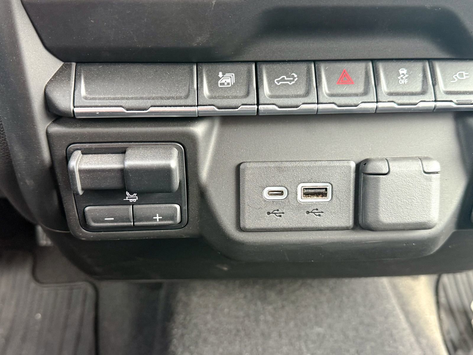 Certified 2022 Chevrolet Silverado 2500 Custom w/ Custom Convenience Package image 32