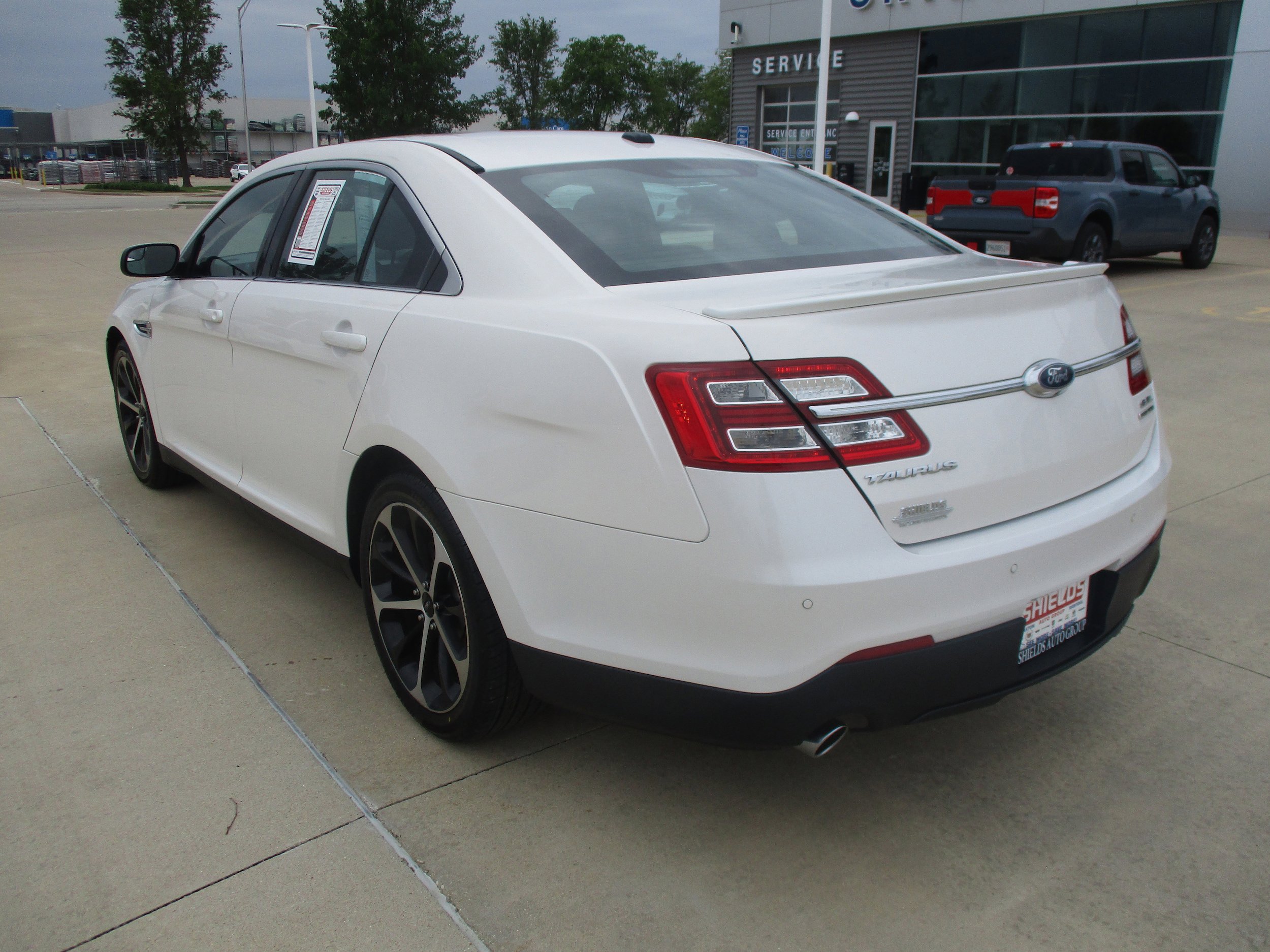 Used 2016 Ford Taurus SEL w/ Equipment Group 201A FWD image 3