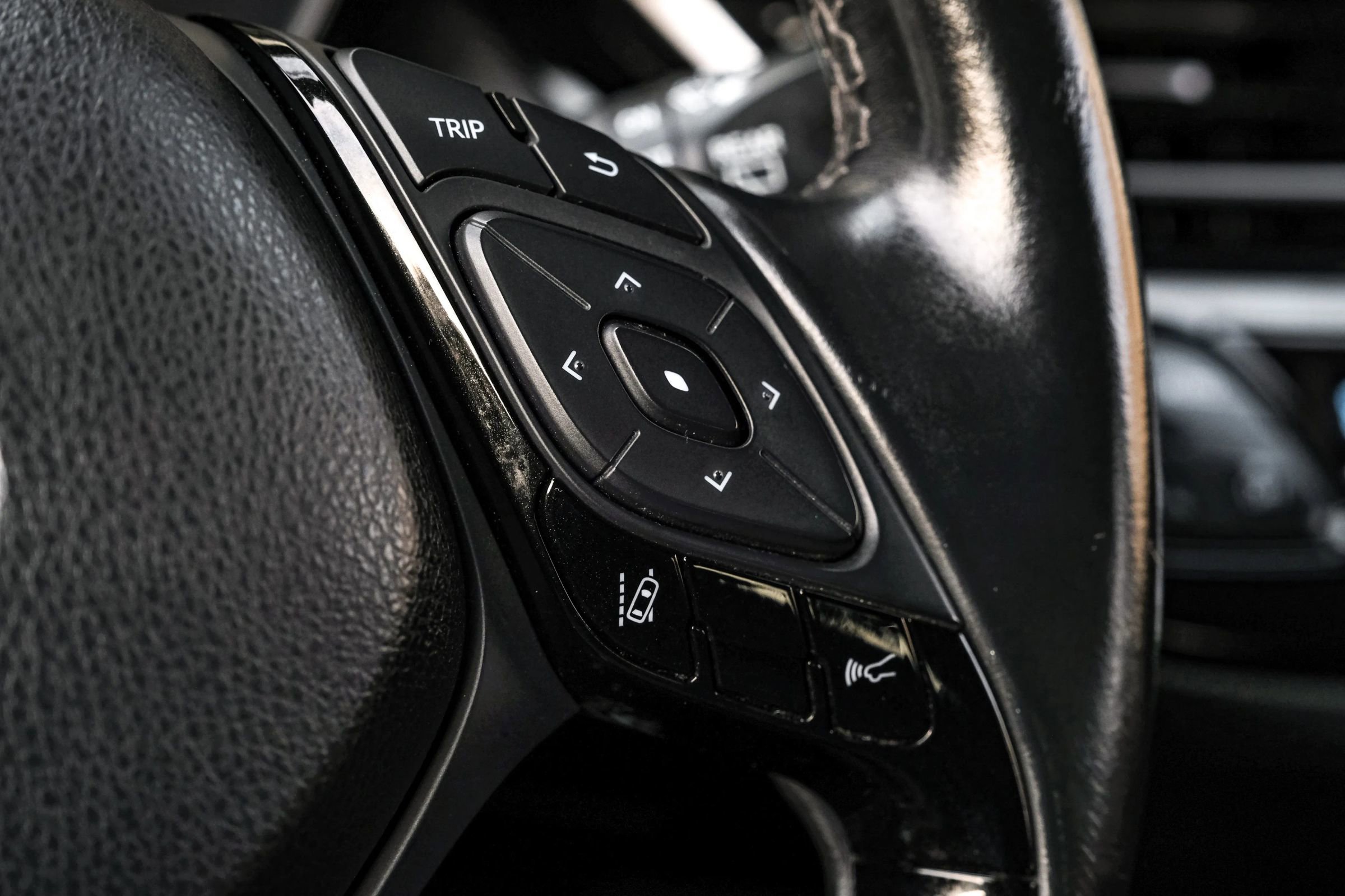 Used 2019 Toyota C-HR Limited image 16