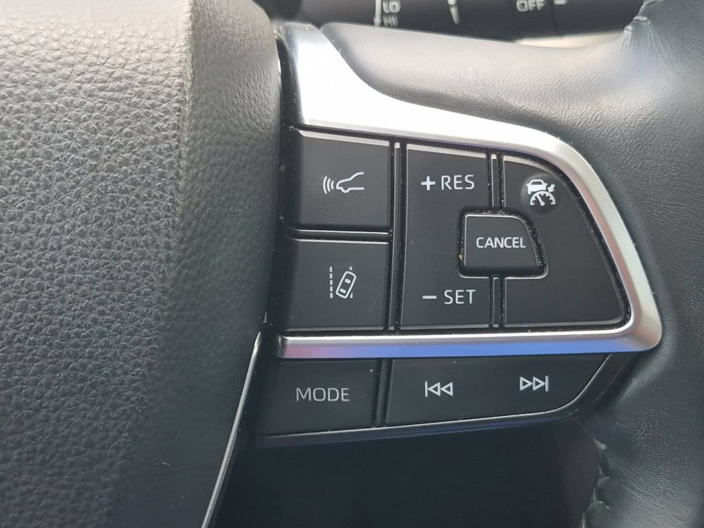 Used 2020 Toyota Highlander XLE FWD image 26