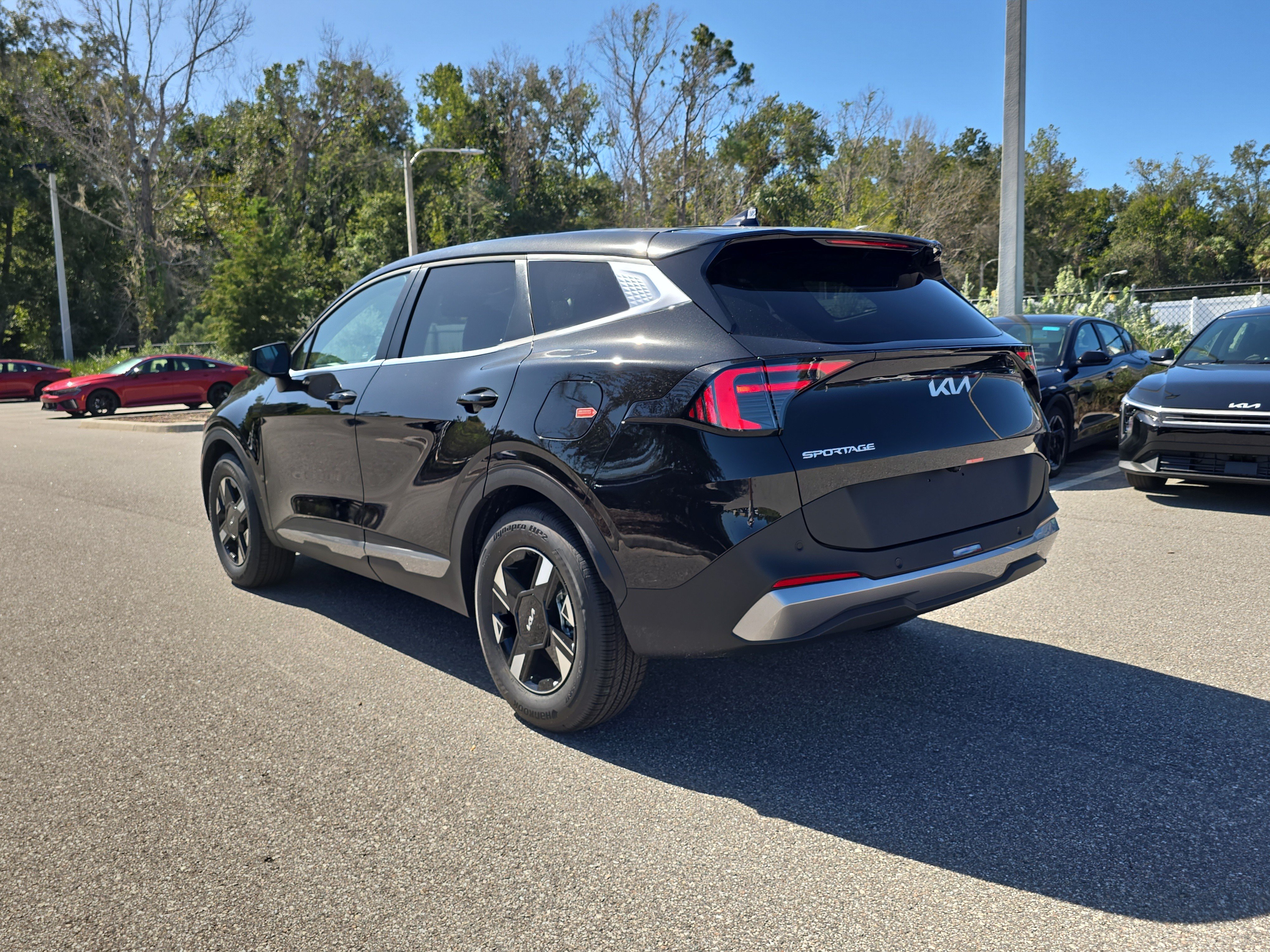 New 2027 Kia Sportage LX FWD image 6
