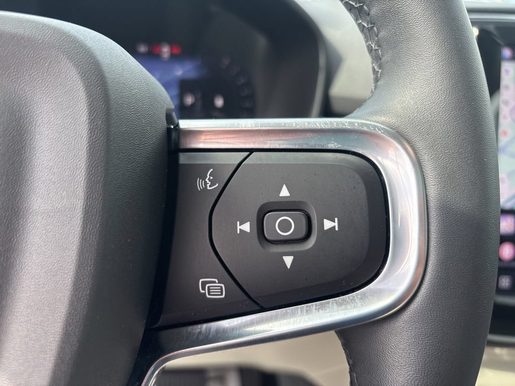 Certified 2024 Volvo XC40 B5 Plus w/ Climate Package AWD/4WD image 26
