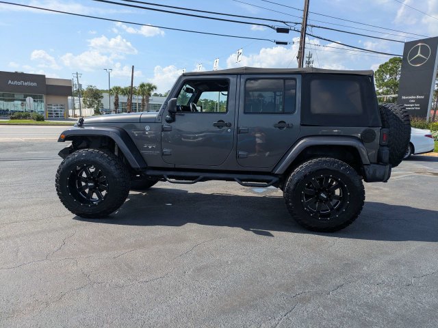 Used 2017 Jeep Wrangler Unlimited Sahara w/ Connectivity Group AWD/4WD image 8