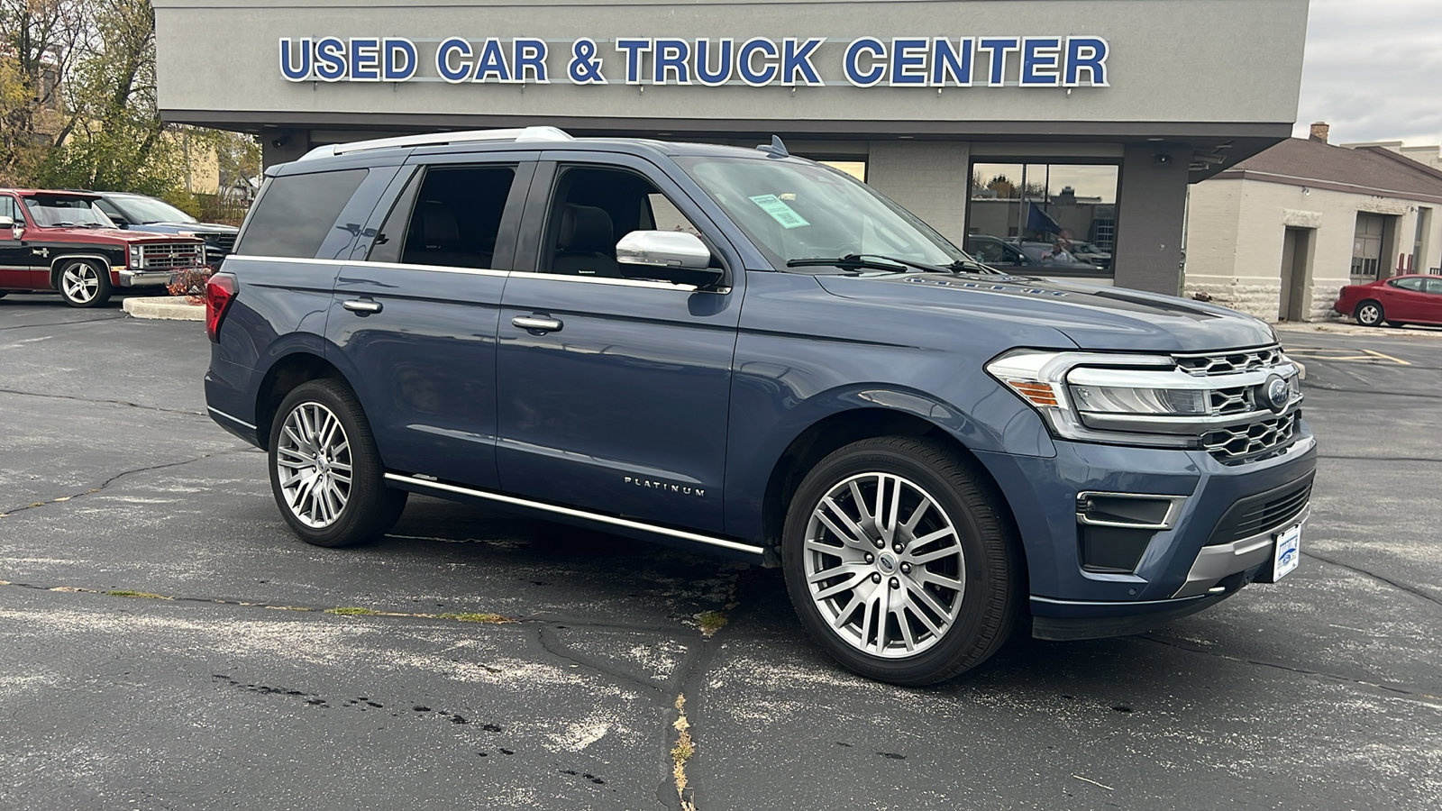 Used 2022 Ford Expedition Platinum image 2