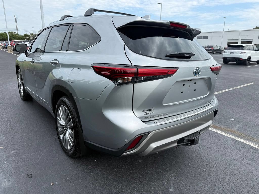 Used 2023 Toyota Highlander Platinum AWD/4WD image 4