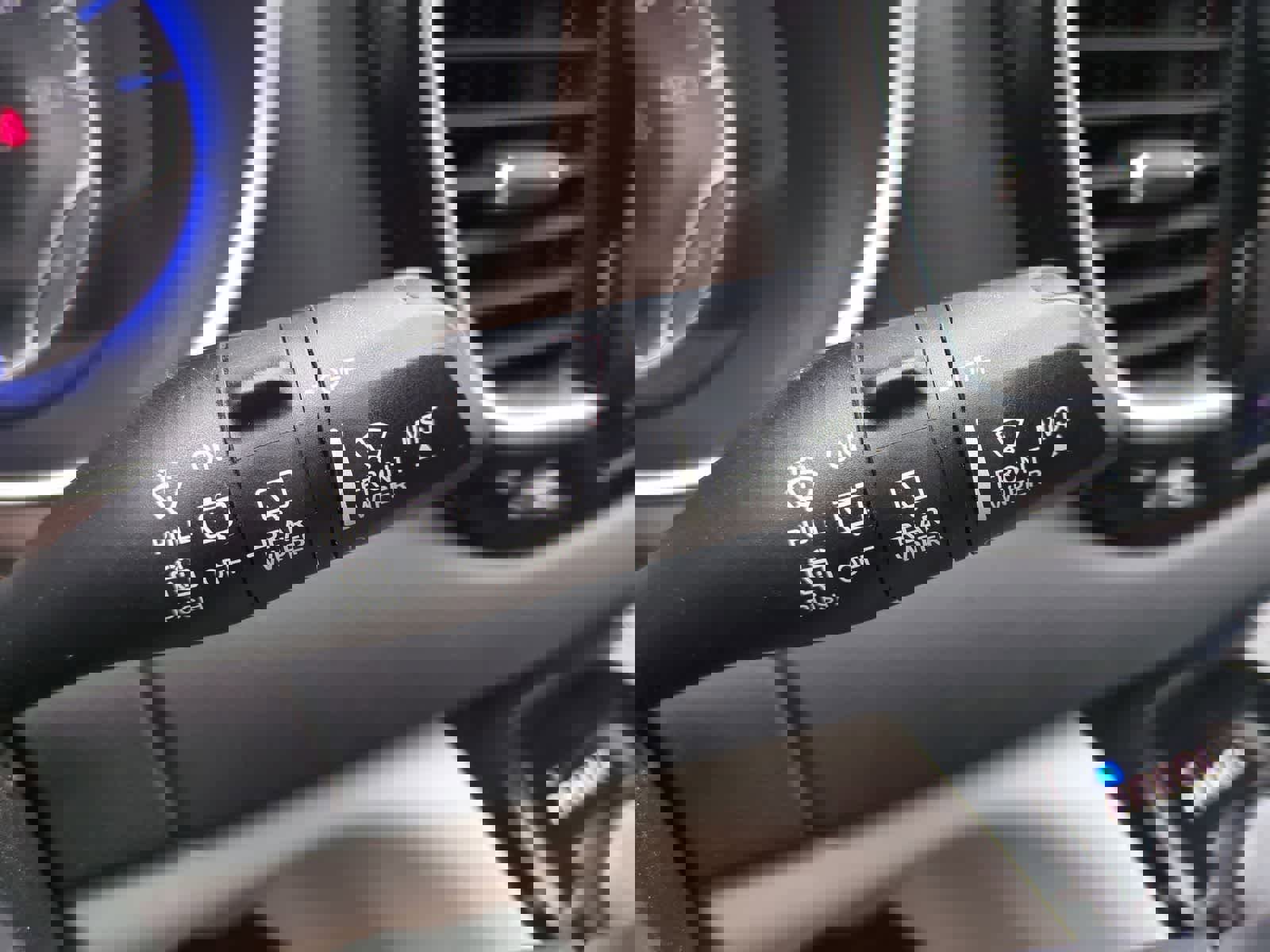 Used 2018 Chrysler Pacifica Touring-L Plus w/ Tire & Wheel Group image 25